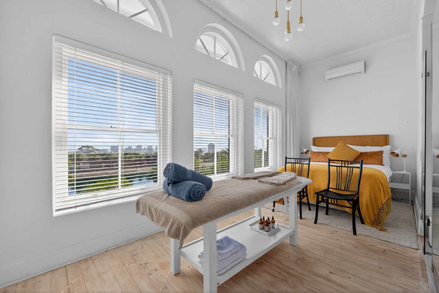 4 Bedroom Property for Sale in Oranjezicht Western Cape